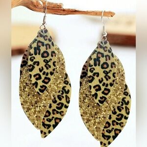 1 Pair Of Fashionable Triple Layered Leopard Print Leather Earrings